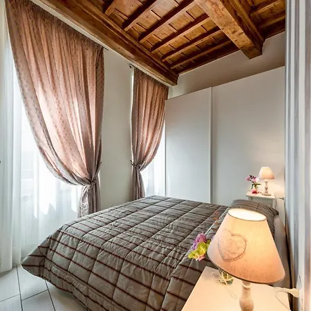Apartament Windows On